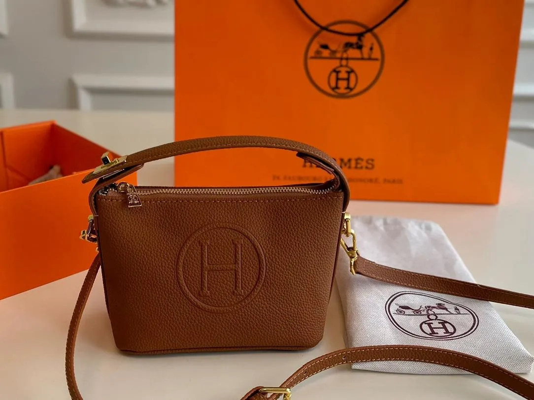 【Hermès 公式旗艦店】エルメス 斜めがけバッグ 当日出荷 好評に付き再入荷！17*12CM  240724