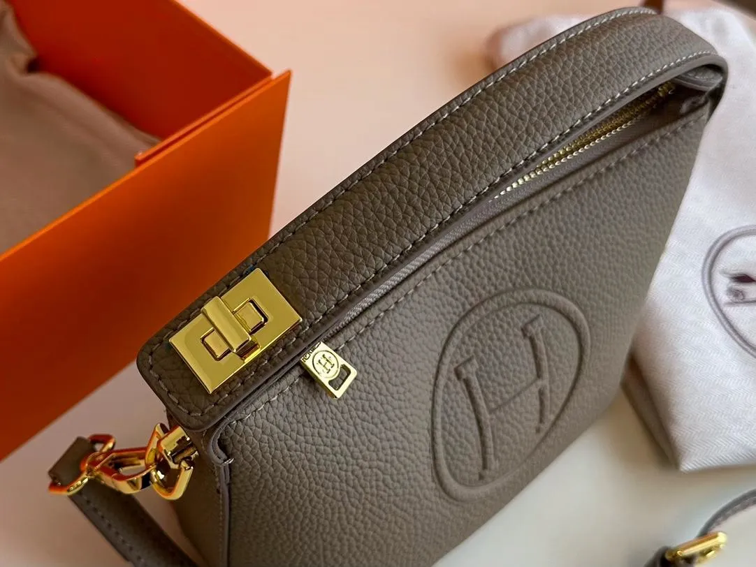 【Hermès 公式旗艦店】エルメス 斜めがけバッグ 当日出荷 好評に付き再入荷！17*12CM  240724