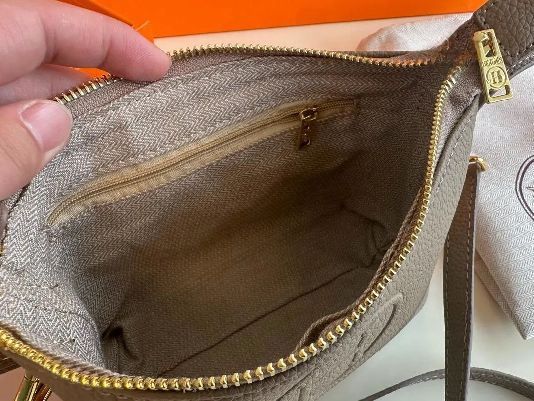 【Hermès 公式旗艦店】エルメス 斜めがけバッグ 当日出荷 好評に付き再入荷！17*12CM  240724