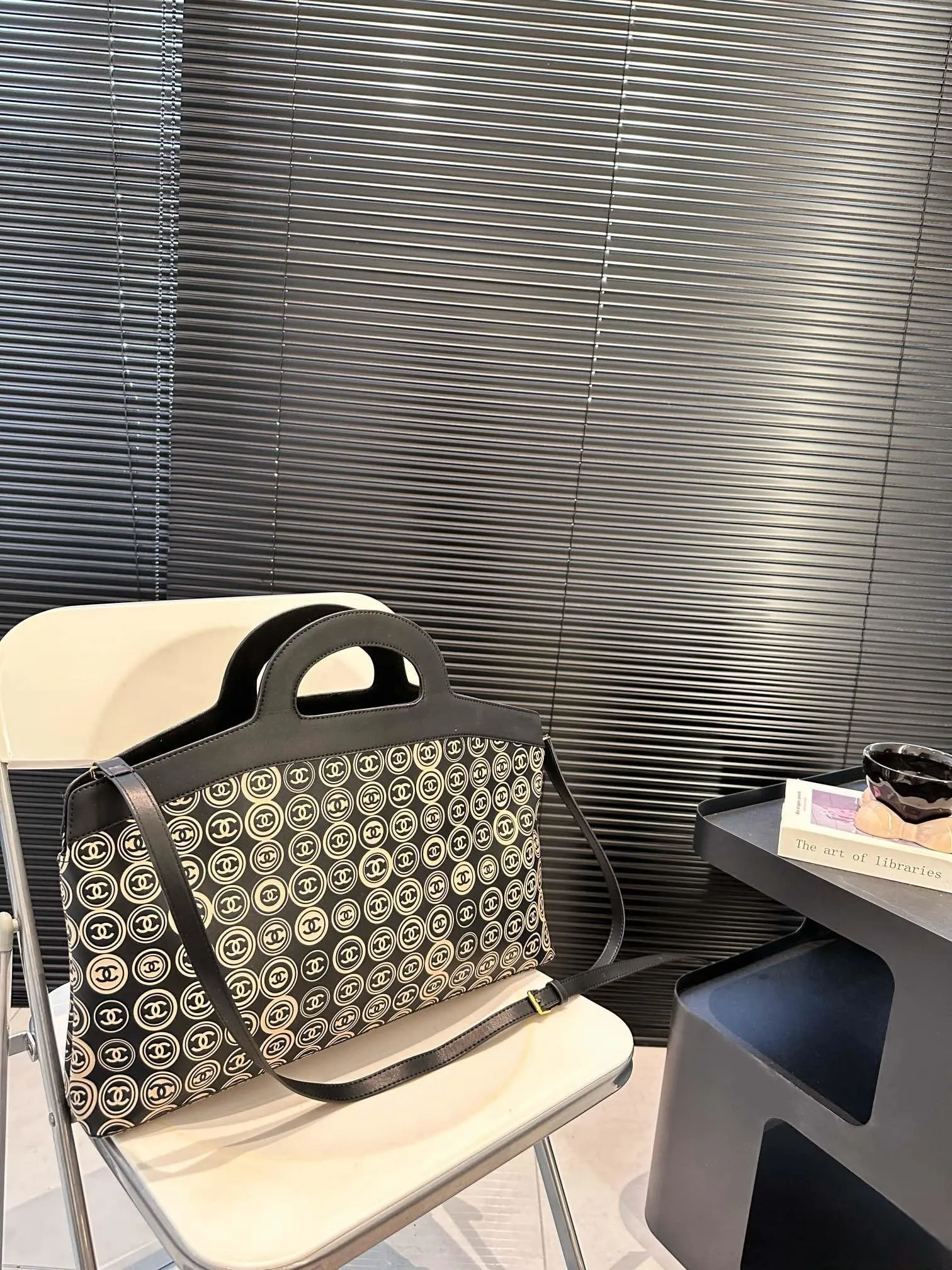 【CHANEL 公式旗艦店】シャネル 斜めがけバッグ 当日出荷 好評に付き再入荷！45*28CM  240723