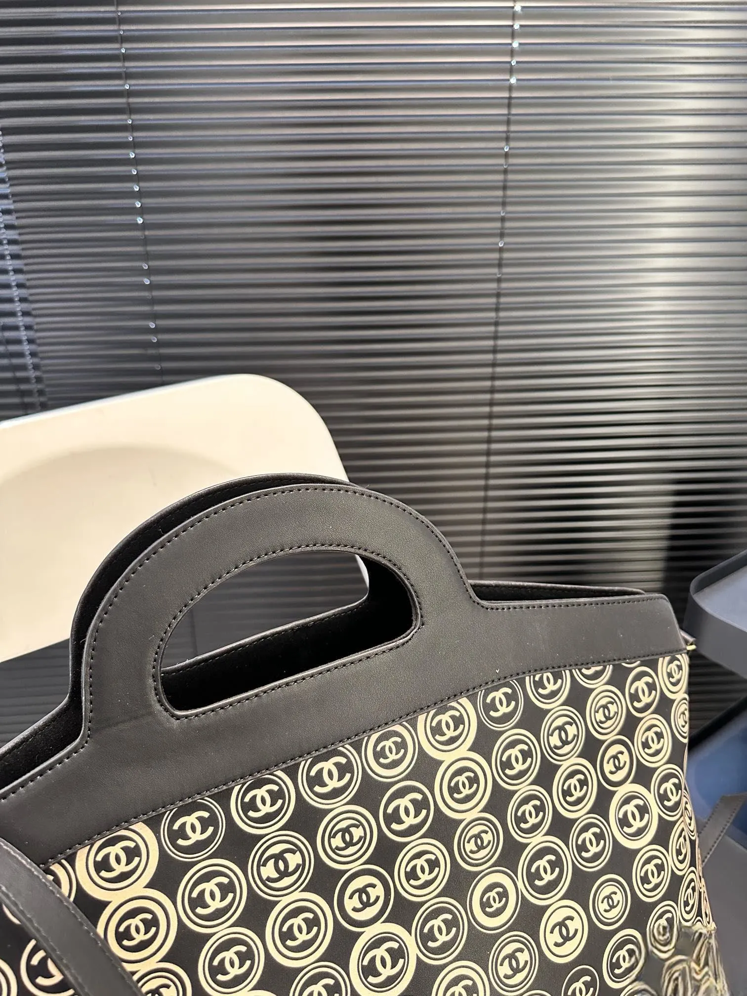 【CHANEL 公式旗艦店】シャネル 斜めがけバッグ 当日出荷 好評に付き再入荷！45*28CM  240723
