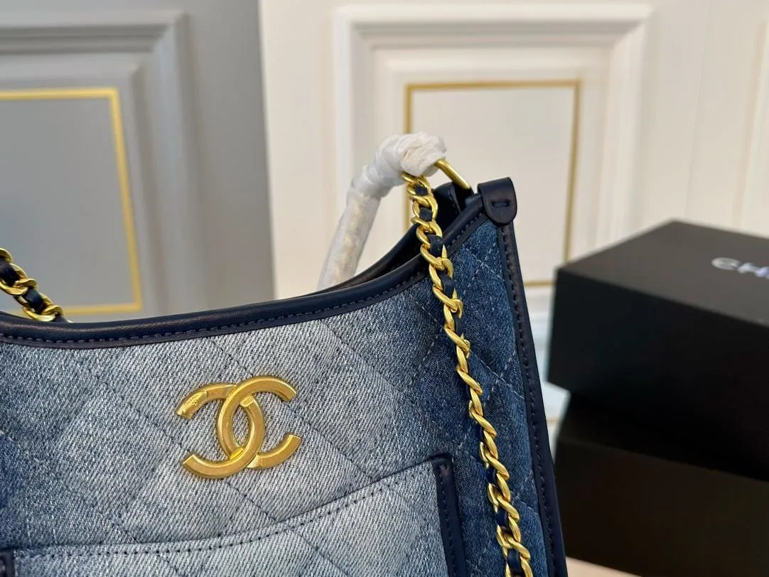 【CHANEL 公式旗艦店】シャネル 斜めがけバッグ 当日出荷 好評に付き再入荷！22*21CM  240723