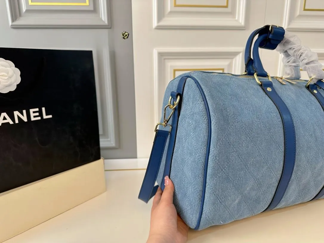 【CHANEL 公式旗艦店】シャネル 斜めがけバッグ 当日出荷 好評に付き再入荷！44*25CM  240723