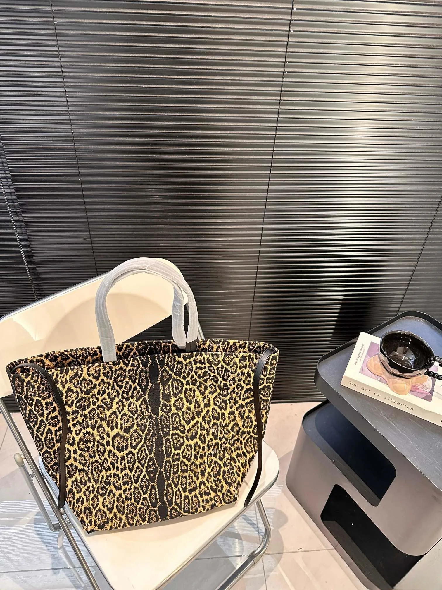 【CELINE 公式旗艦店】セリーヌ ハンドバッグ 当日出荷 好評に付き再入荷！29*34CM  1240723