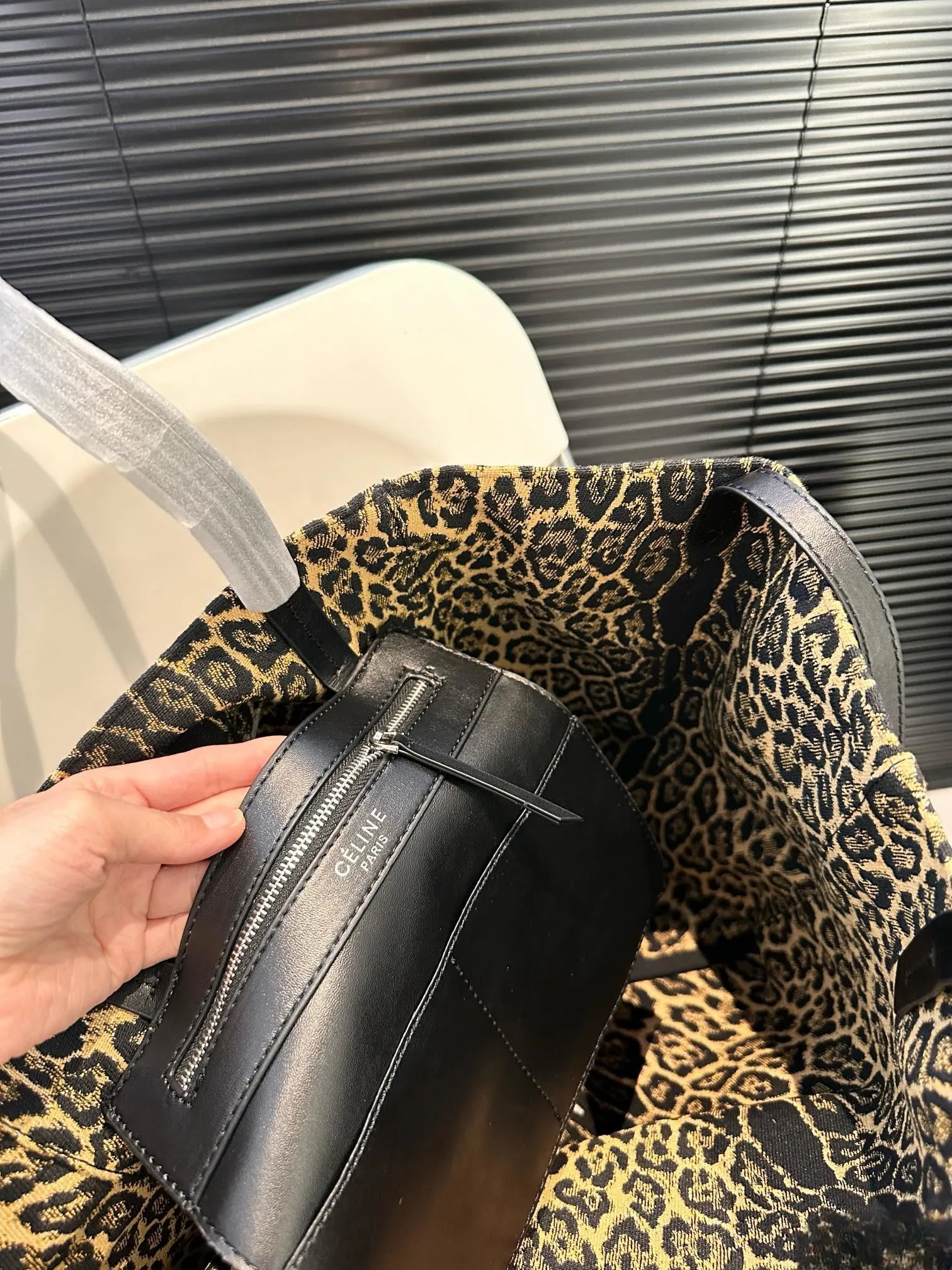 【CELINE 公式旗艦店】セリーヌ ハンドバッグ 当日出荷 好評に付き再入荷！29*34CM  1240723