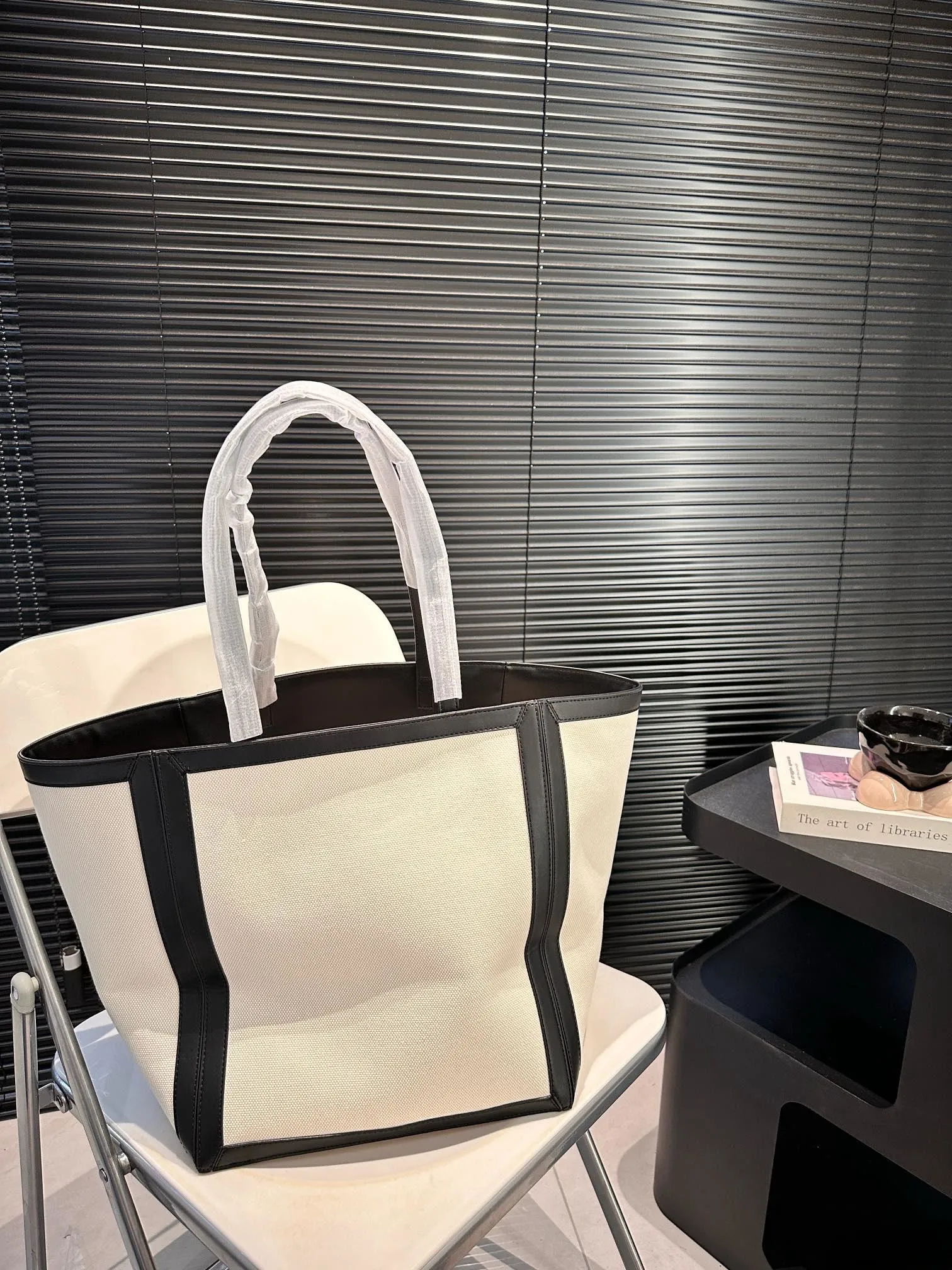 【CELINE 公式旗艦店】セリーヌ ハンドバッグ 当日出荷 好評に付き再入荷！27*31CM  1240723