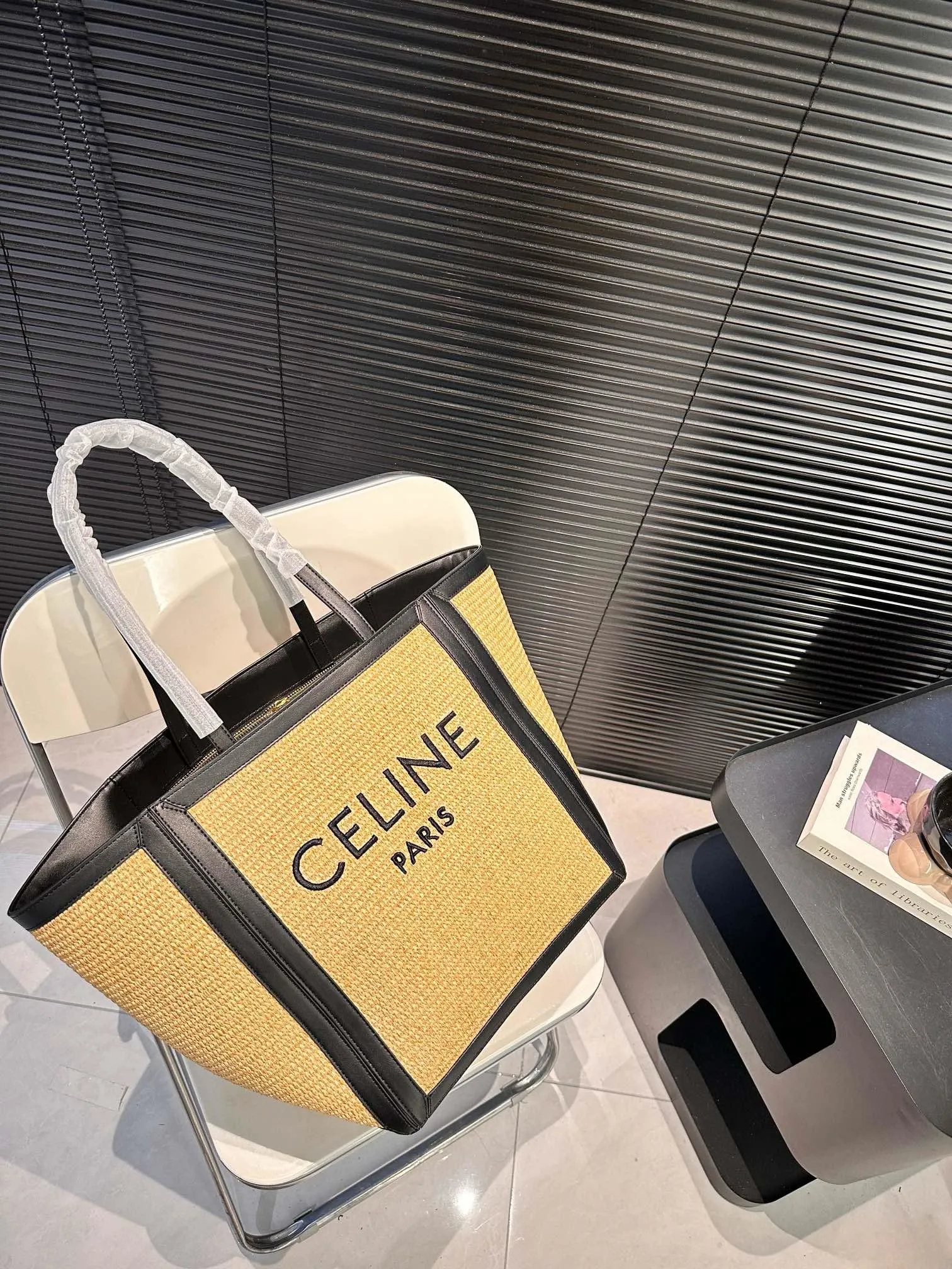 【CELINE 公式旗艦店】セリーヌ ハンドバッグ 当日出荷 好評に付き再入荷！27*31CM  1240723