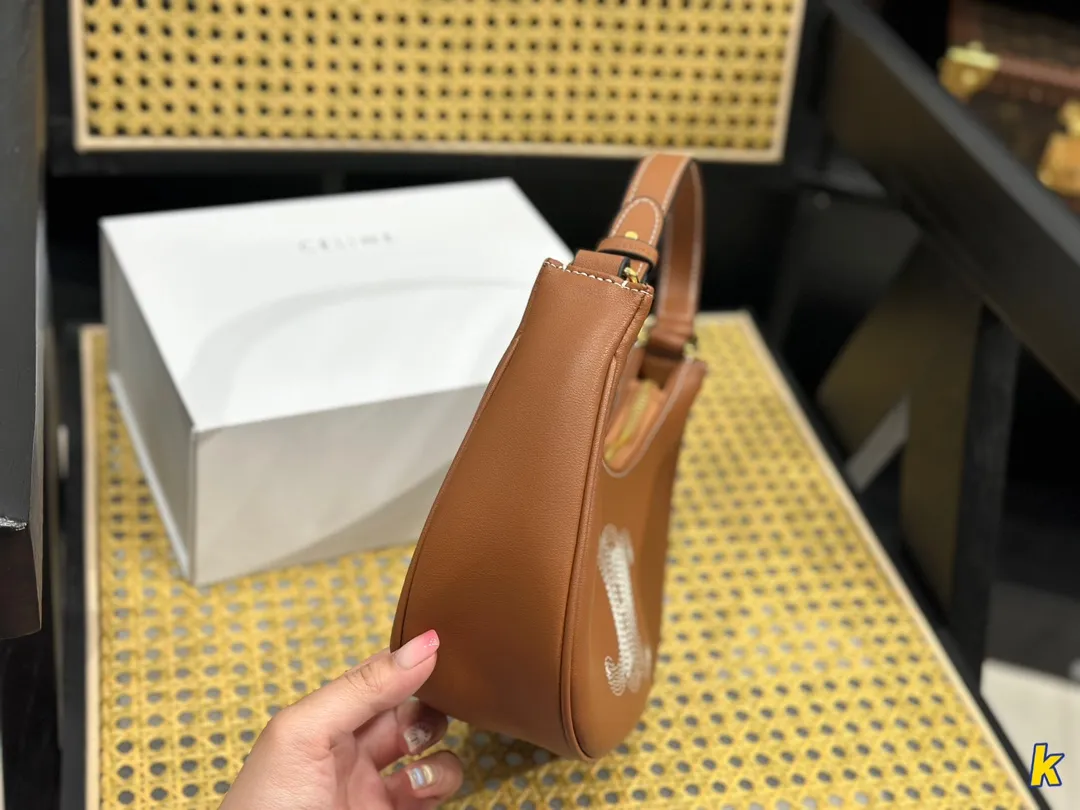 CELINE セリーヌのアンダーアームバッグ 23*14*7cm