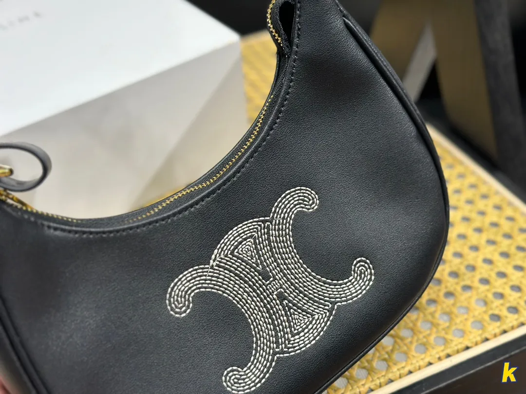 CELINE セリーヌのアンダーアームバッグ 23*14*7cm