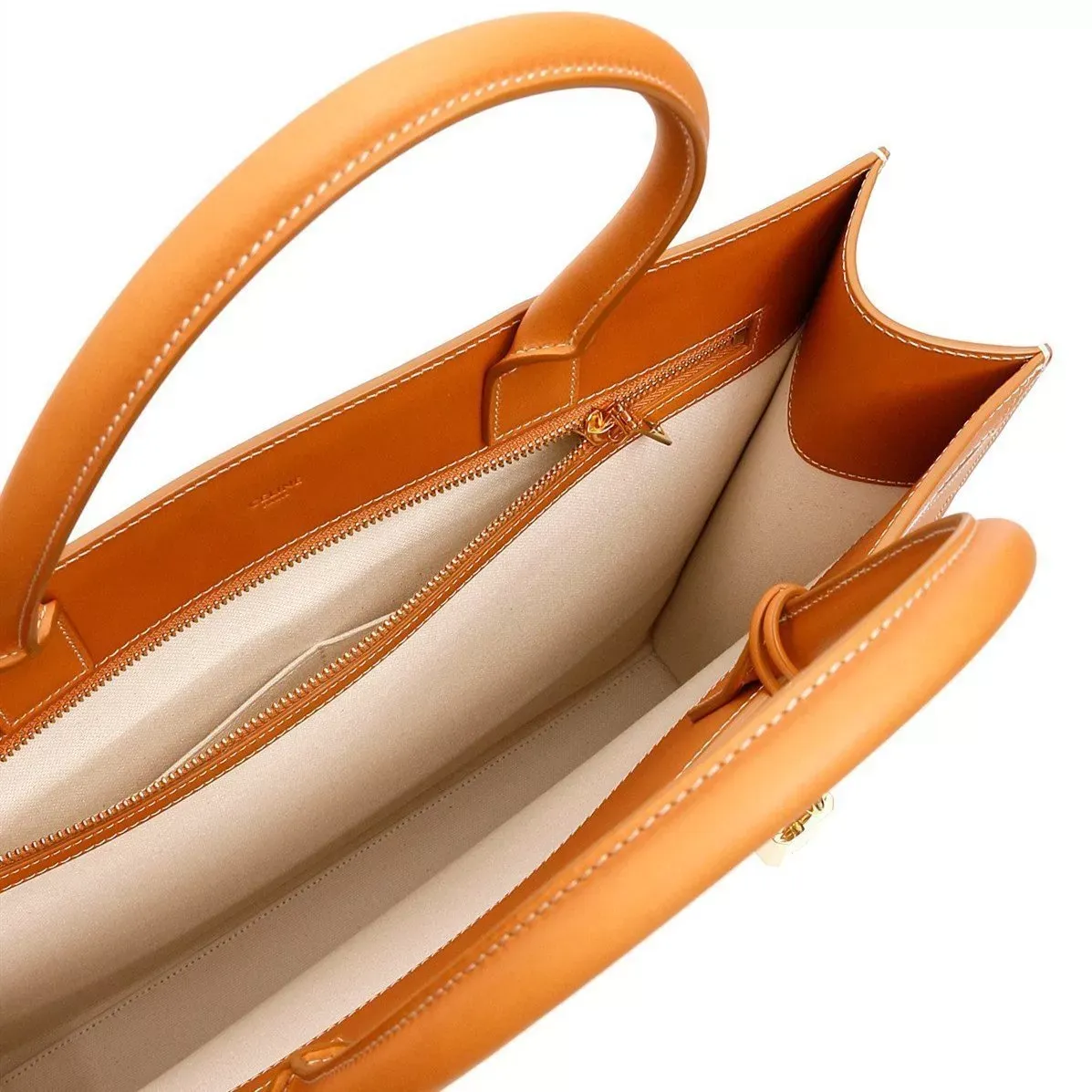 【CELINE】セリーヌ 永遠の定番クラシックトートから | 夏にも持ちたい帆布バッグ新登場 37 X 39.5 X 9 CM