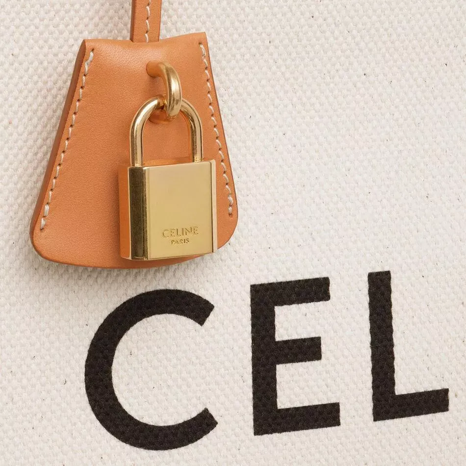【CELINE】セリーヌ 永遠の定番クラシックトートから | 夏にも持ちたい帆布バッグ新登場 37 X 39.5 X 9 CM