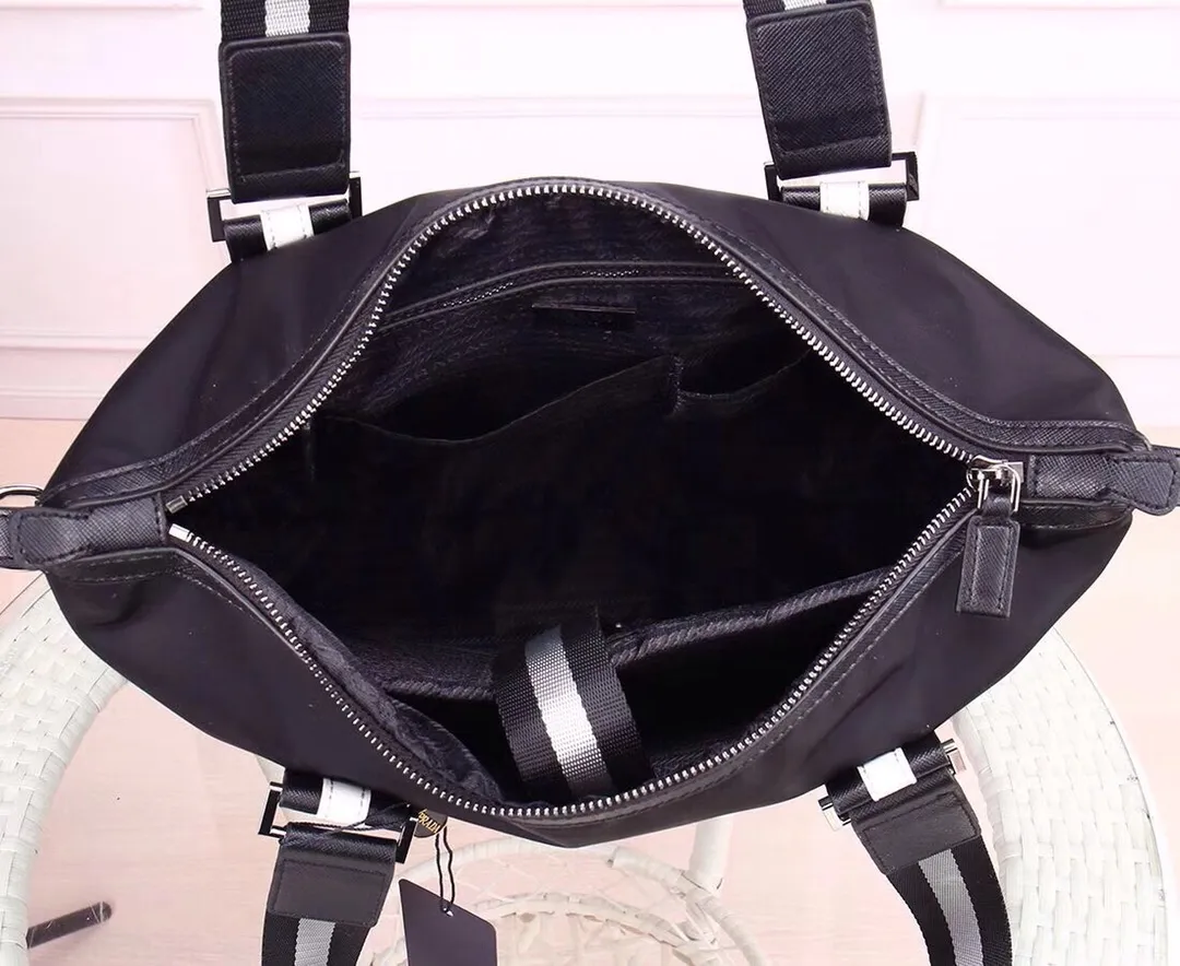 【PRADA 公式旗艦店】プラダ  ブリーフケース  当日出荷 好評に付き再入荷！40*34*12CM