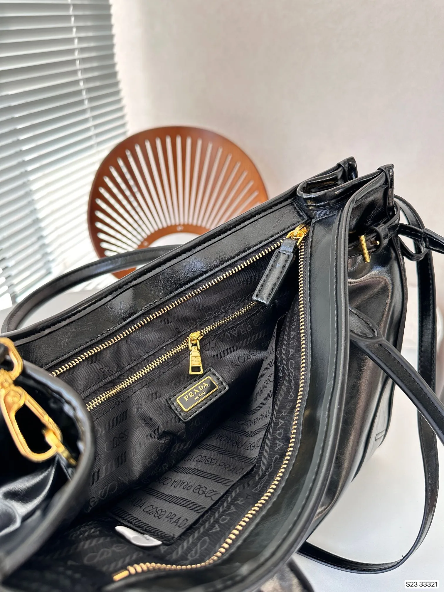 【PRADA 公式旗艦店】 プラダ  斜めがけバッグ当日出荷 好評に付き再入荷38*30CM