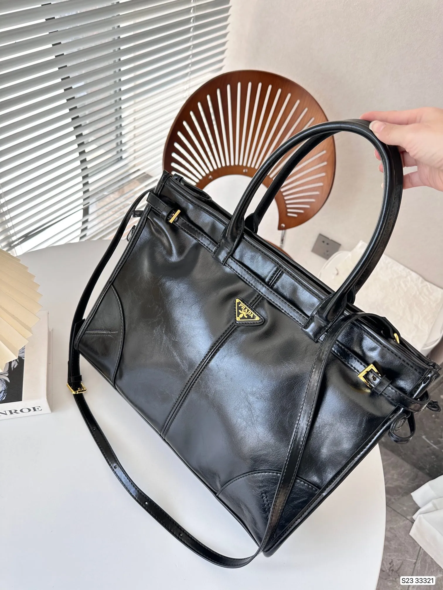【PRADA 公式旗艦店】 プラダ  斜めがけバッグ当日出荷 好評に付き再入荷38*30CM