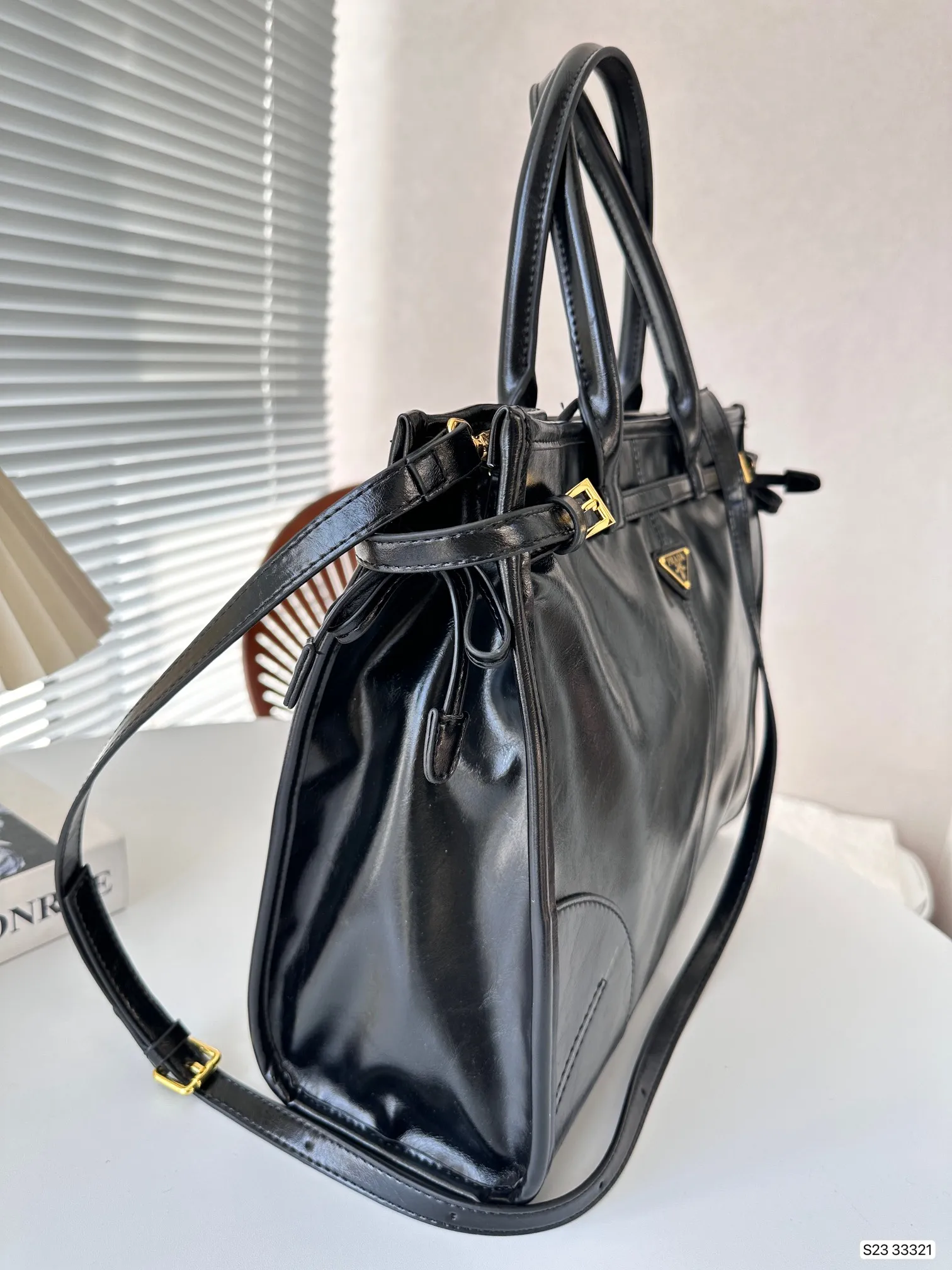 【PRADA 公式旗艦店】 プラダ  斜めがけバッグ当日出荷 好評に付き再入荷38*30CM