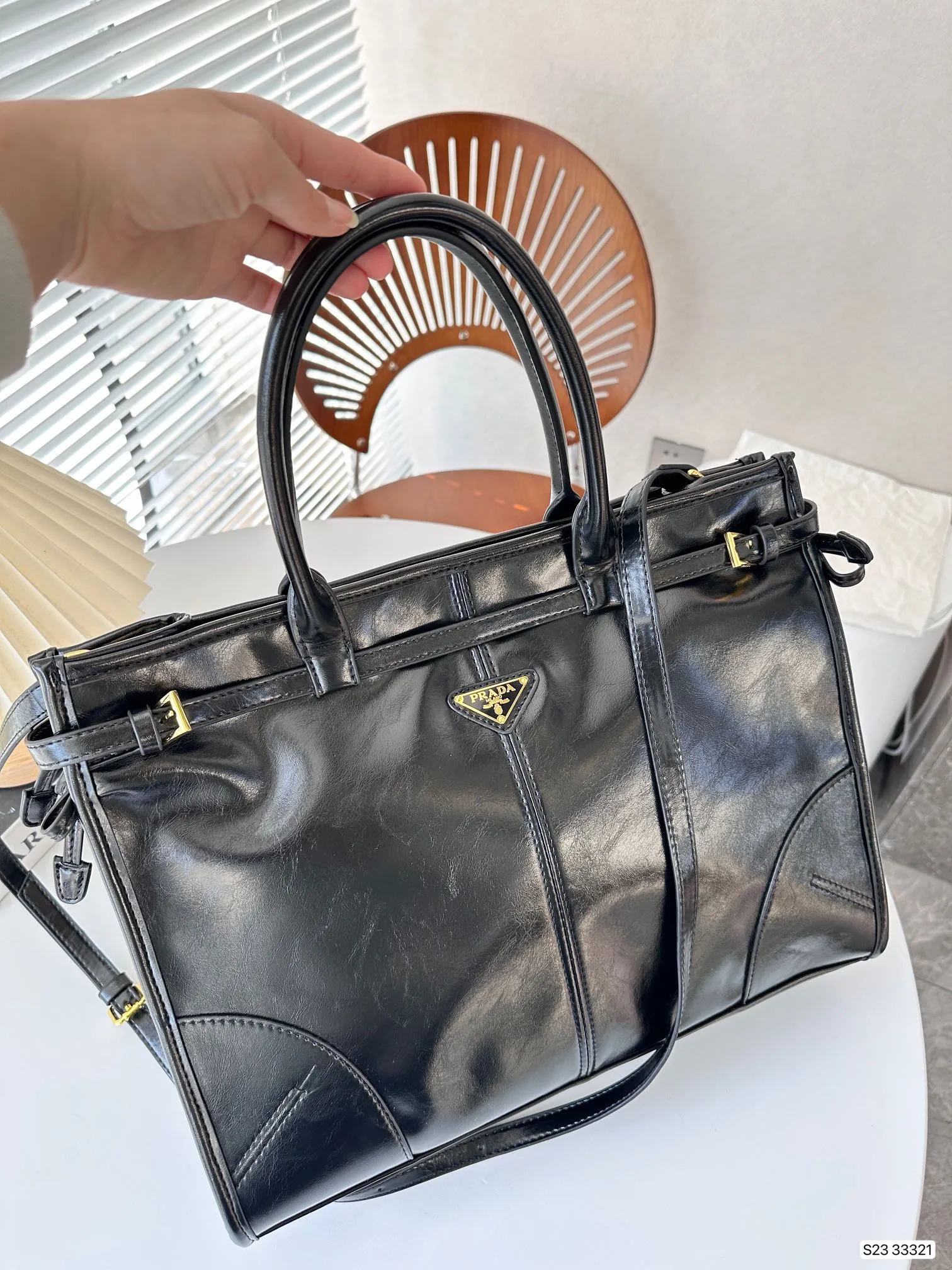 【PRADA 公式旗艦店】 プラダ  斜めがけバッグ当日出荷 好評に付き再入荷38*30CM