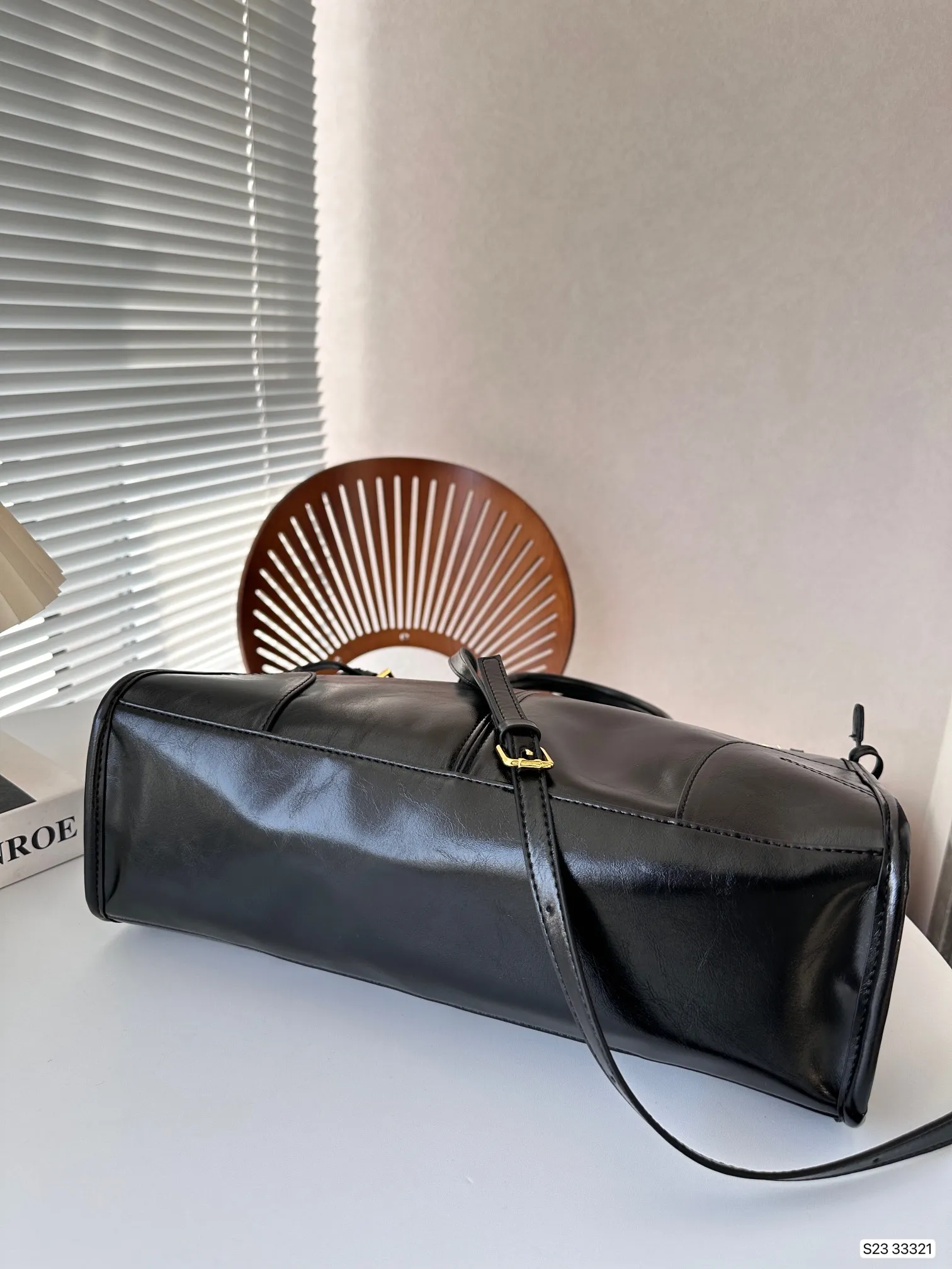 【PRADA 公式旗艦店】 プラダ  斜めがけバッグ当日出荷 好評に付き再入荷38*30CM