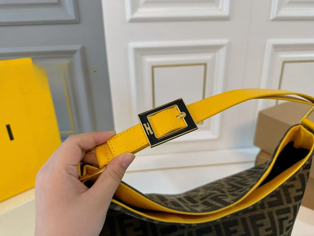 【FENDI  公式旗艦店】フェンディ  ハンドバッグ  当日出荷 好評に付き再入荷！38*35CM  240720