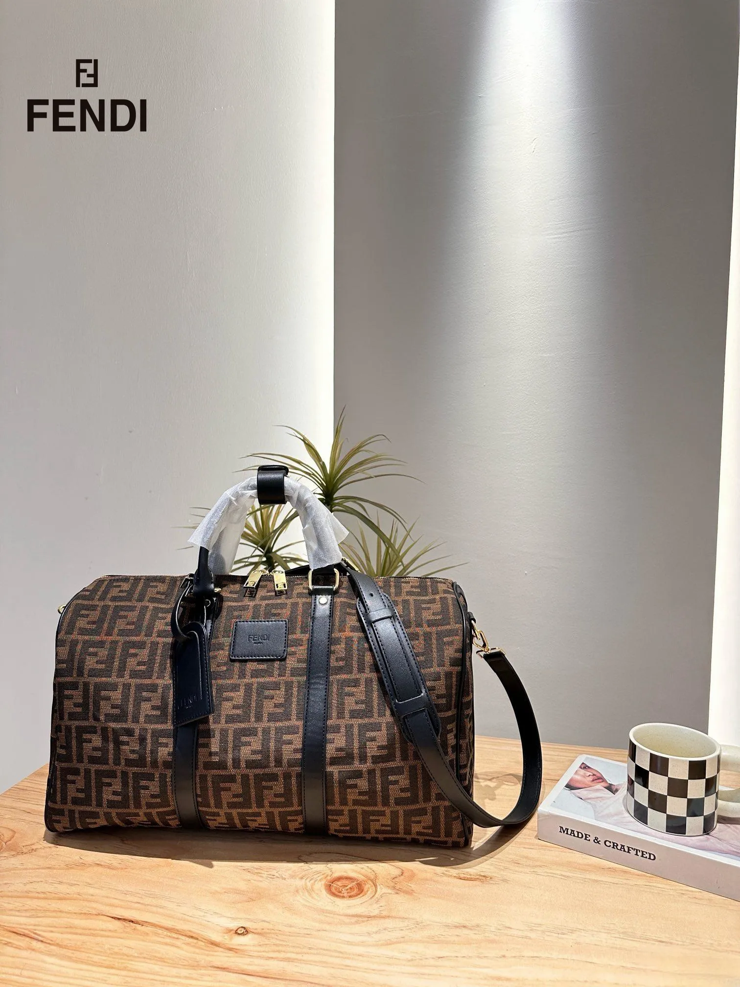 【FENDI  公式旗艦店】フェンディ  旅行かばん  当日出荷 好評に付き再入荷！45*27CM  240720