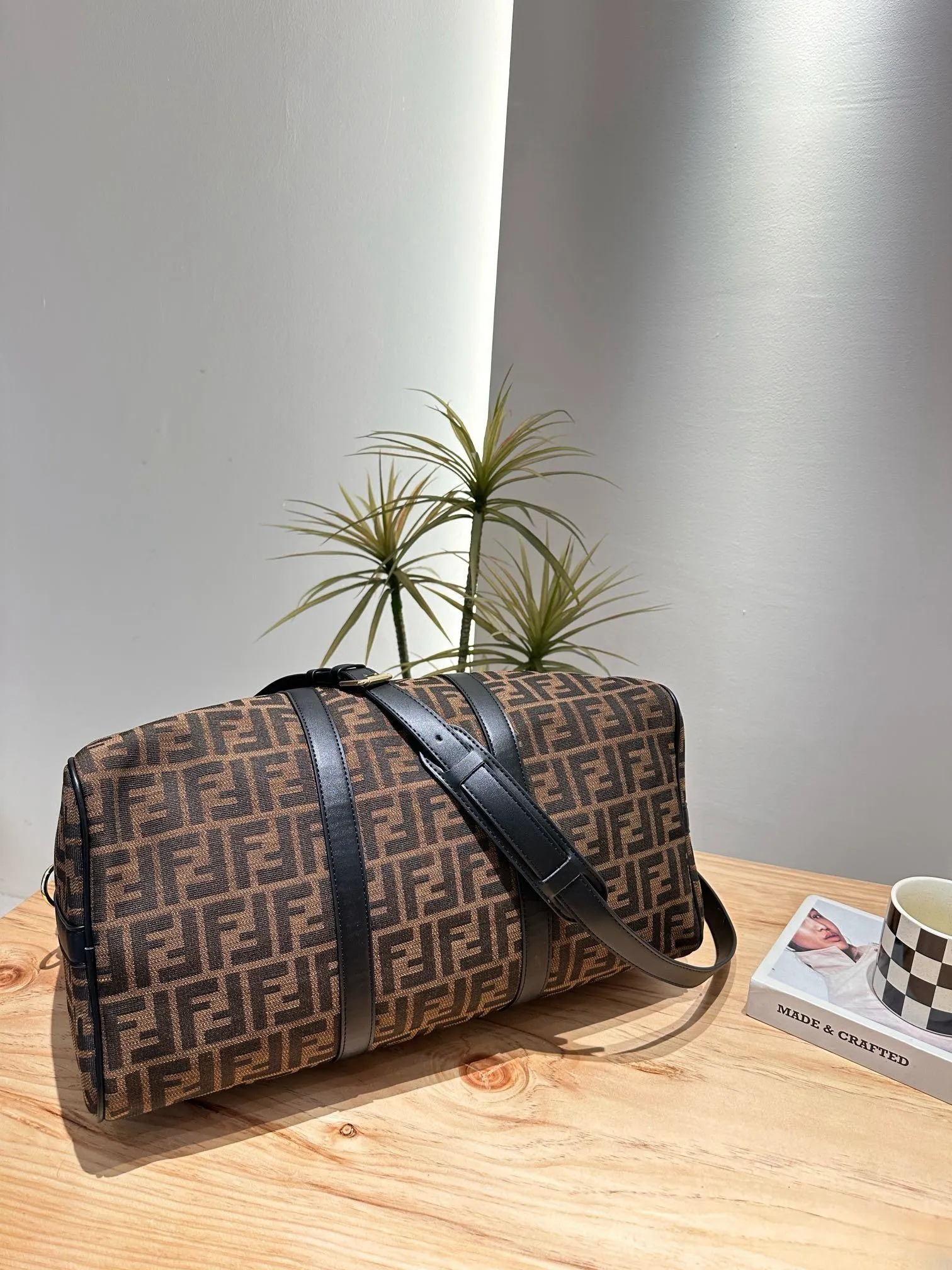 【FENDI  公式旗艦店】フェンディ  旅行かばん  当日出荷 好評に付き再入荷！45*27CM  240720