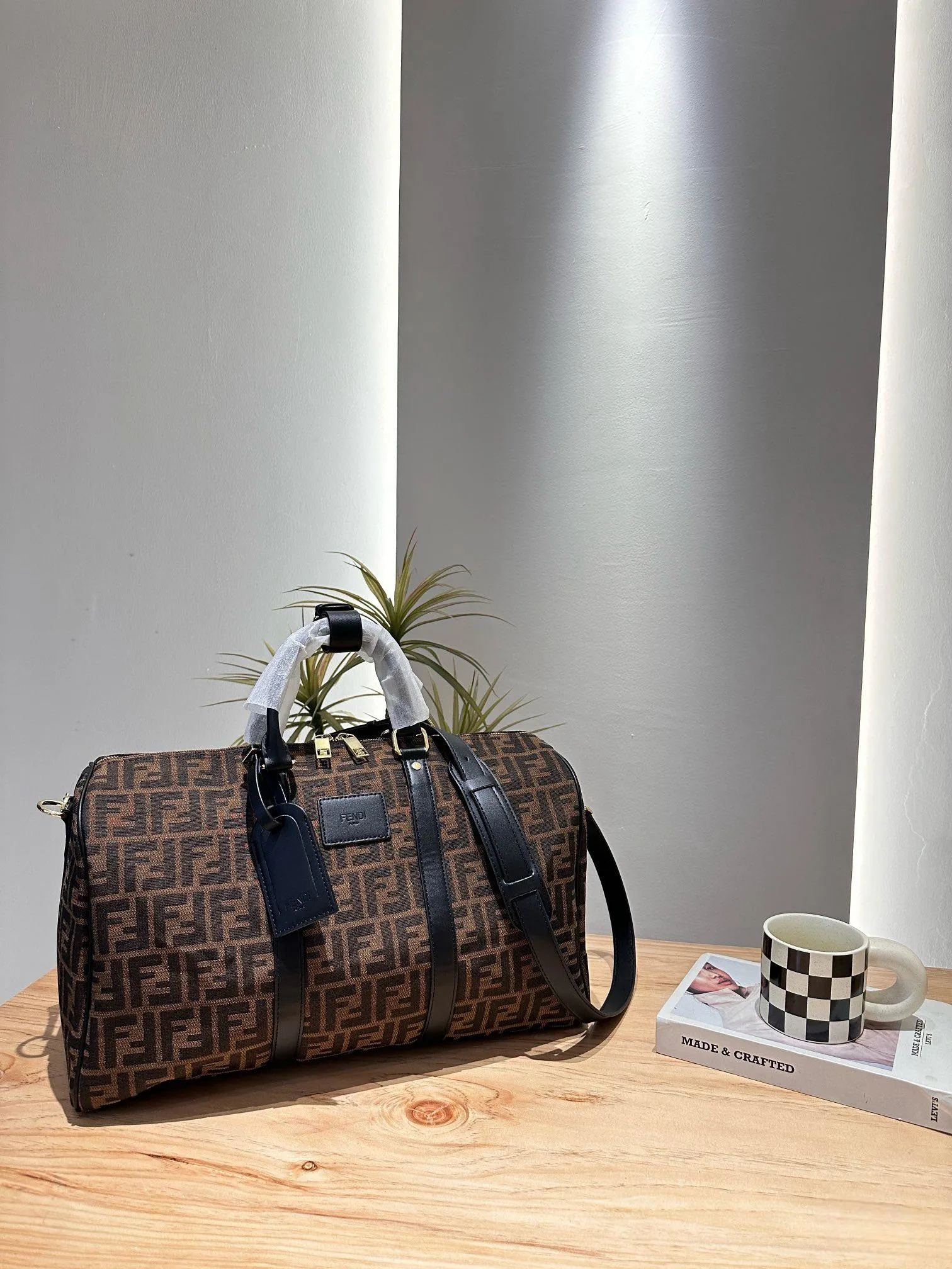 【FENDI  公式旗艦店】フェンディ  旅行かばん  当日出荷 好評に付き再入荷！45*27CM  240720