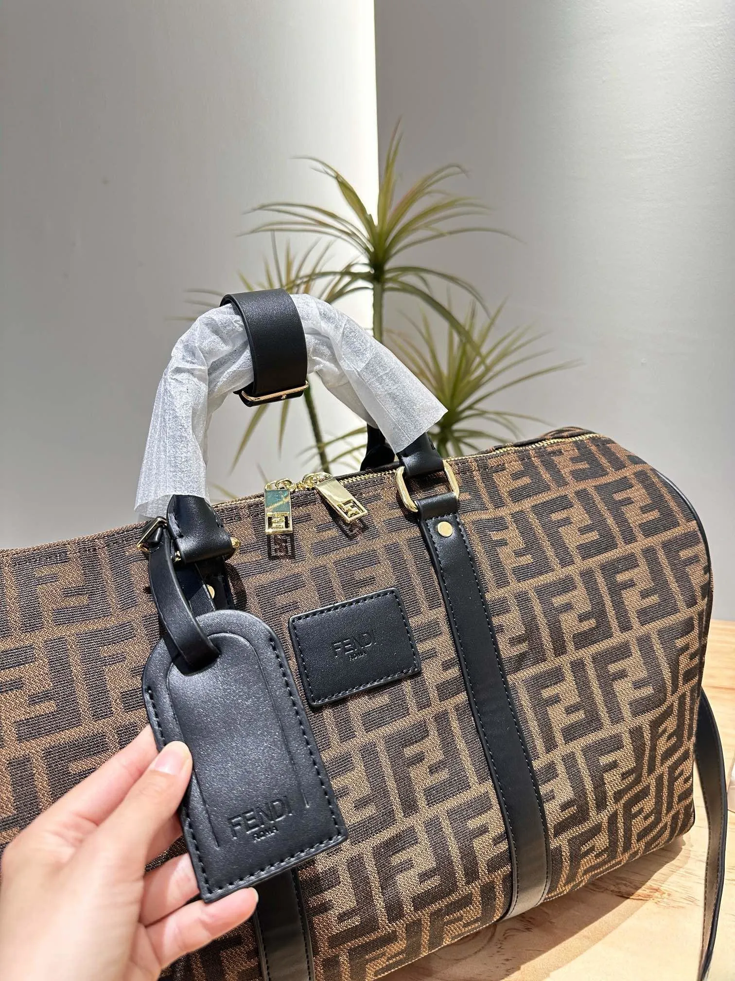 【FENDI  公式旗艦店】フェンディ  旅行かばん  当日出荷 好評に付き再入荷！45*27CM  240720