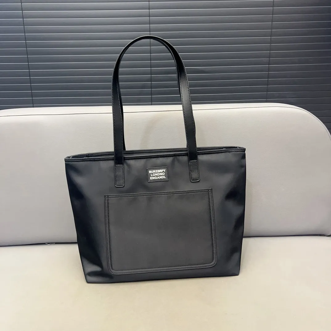 【BURBERRY 公式旗艦店】バーバリー  ハンドバッグ  当日出荷 好評に付き再入荷！34*28CM