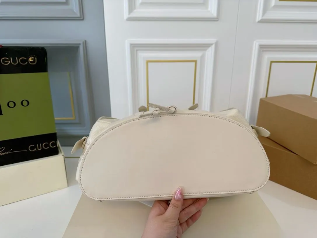 【GUCCI 公式旗艦店】グッチ リュックサック 当日出荷 好評に付き再入荷！33*40CM  240724