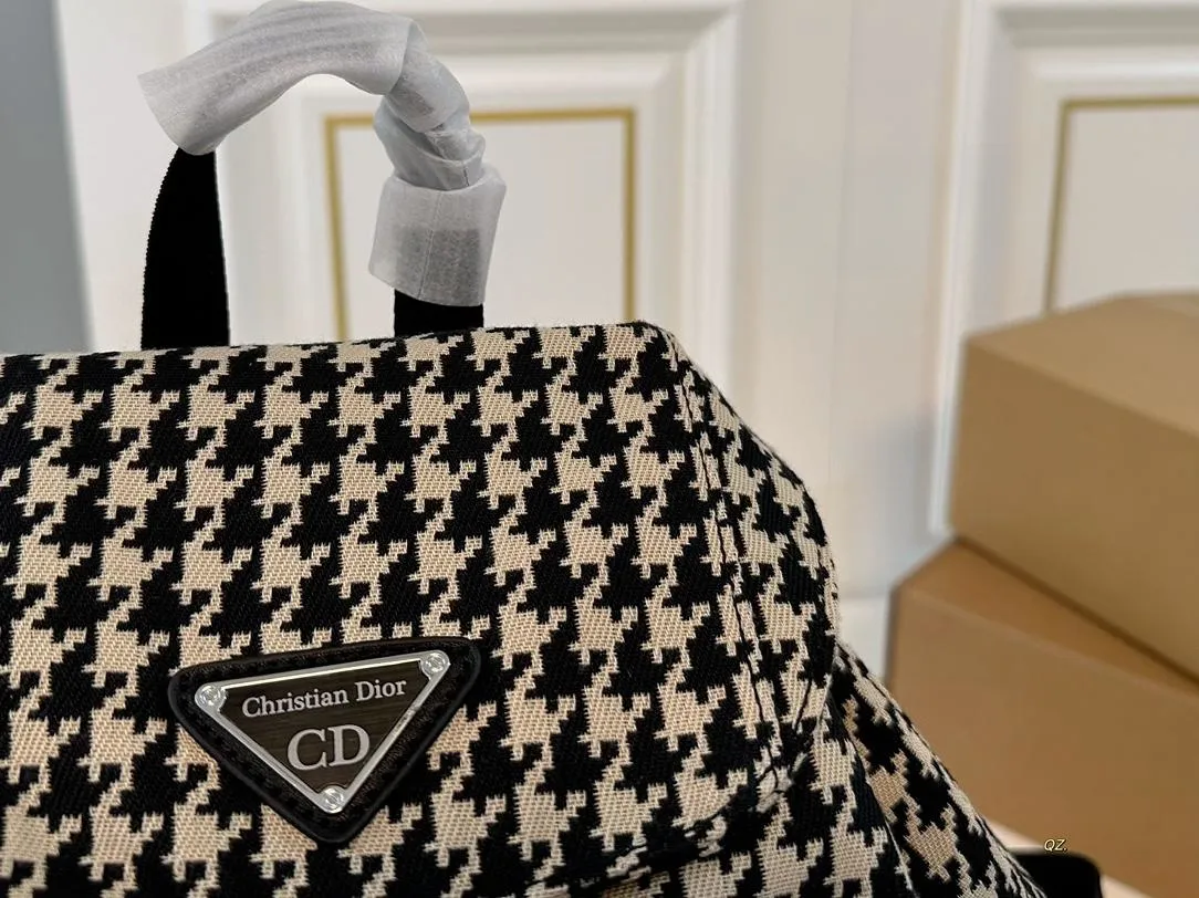 【DIOR公式旗艦店】ディオール リュックサック 当日出荷 好評に付き再入荷！30*32CM 240720