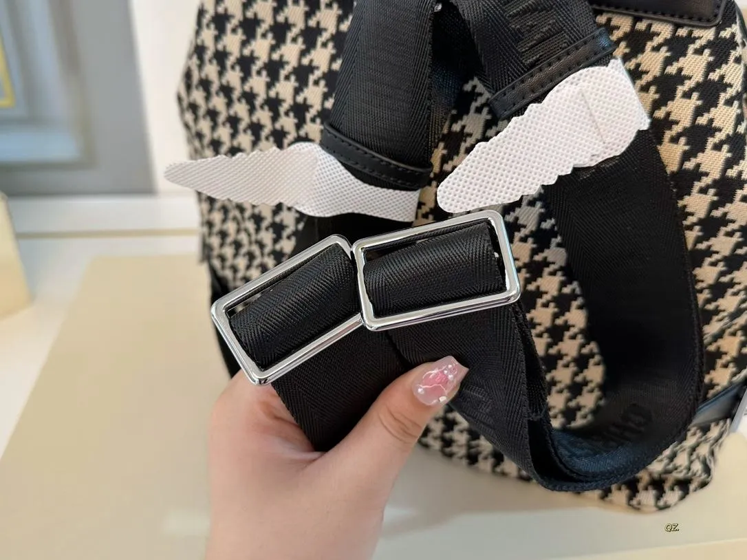【DIOR公式旗艦店】ディオール リュックサック 当日出荷 好評に付き再入荷！30*32CM 240720