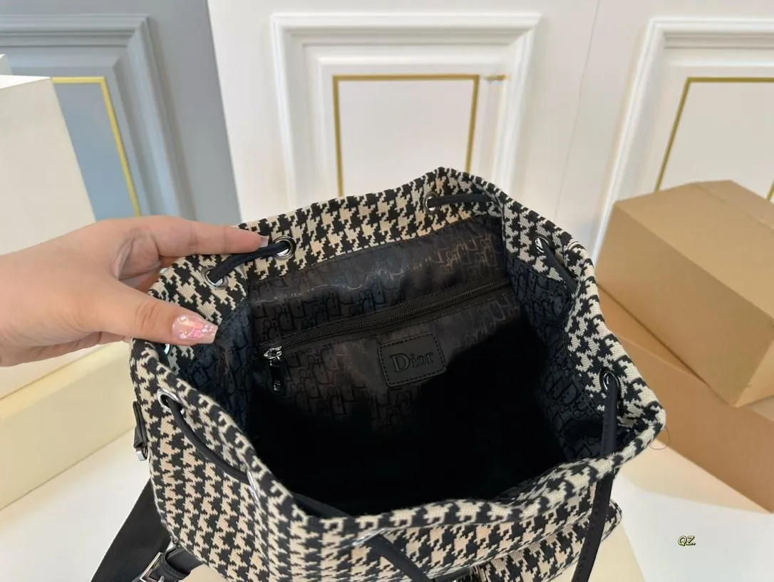 【DIOR公式旗艦店】ディオール リュックサック 当日出荷 好評に付き再入荷！30*32CM 240720