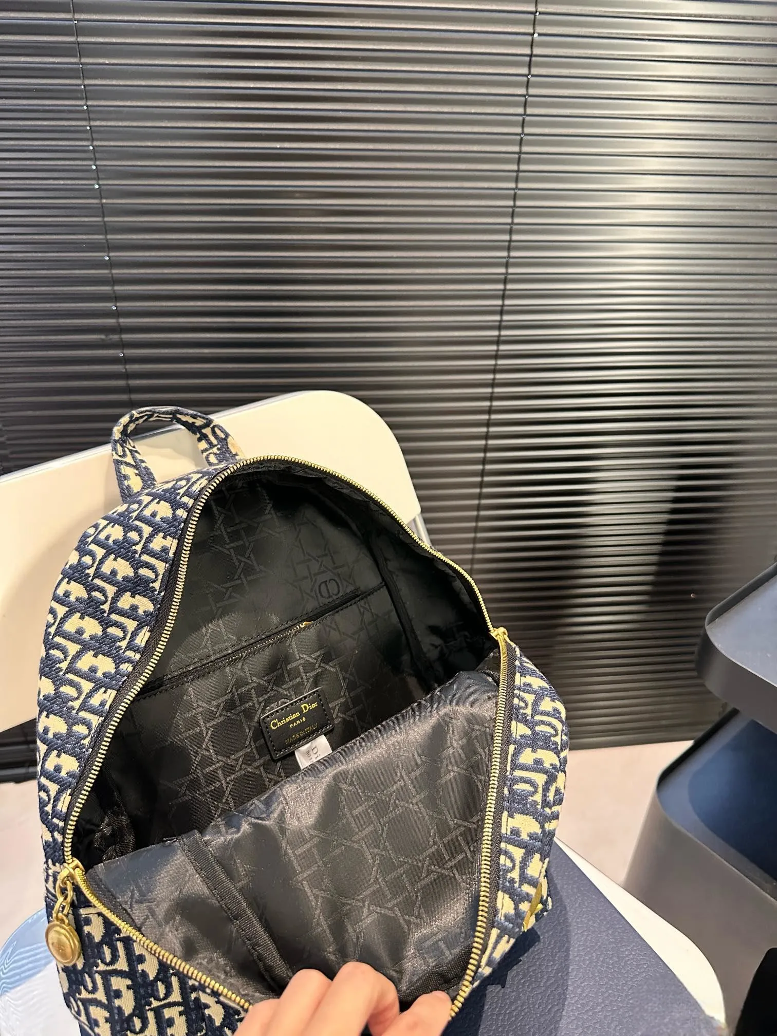 【DIOR公式旗艦店】ディオール リュックサック 当日出荷 好評に付き再入荷！27*32CM 240720