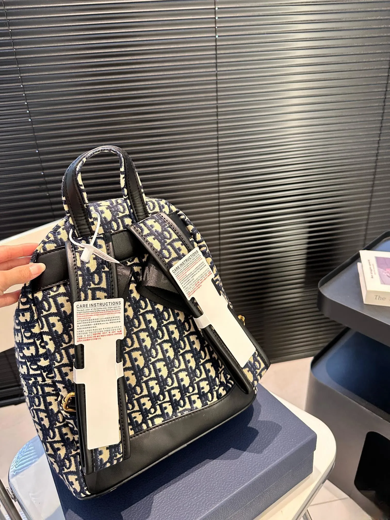 【DIOR公式旗艦店】ディオール リュックサック 当日出荷 好評に付き再入荷！27*32CM 240720