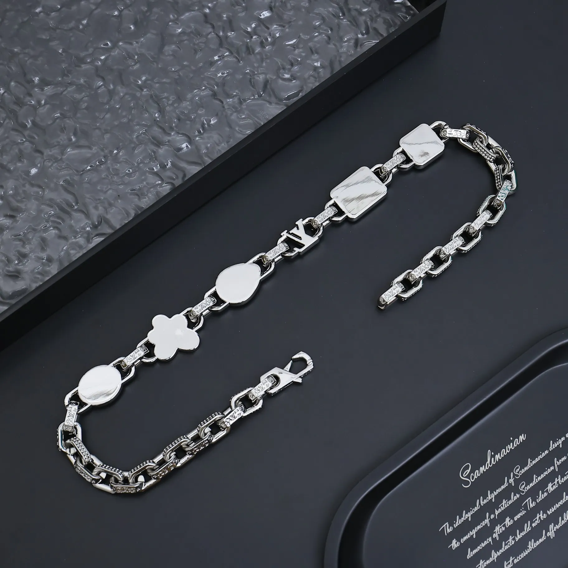 【LOUIS VUITTON】ネックレス、新しいネックレス万能シンプルファッションオーナメント 240728