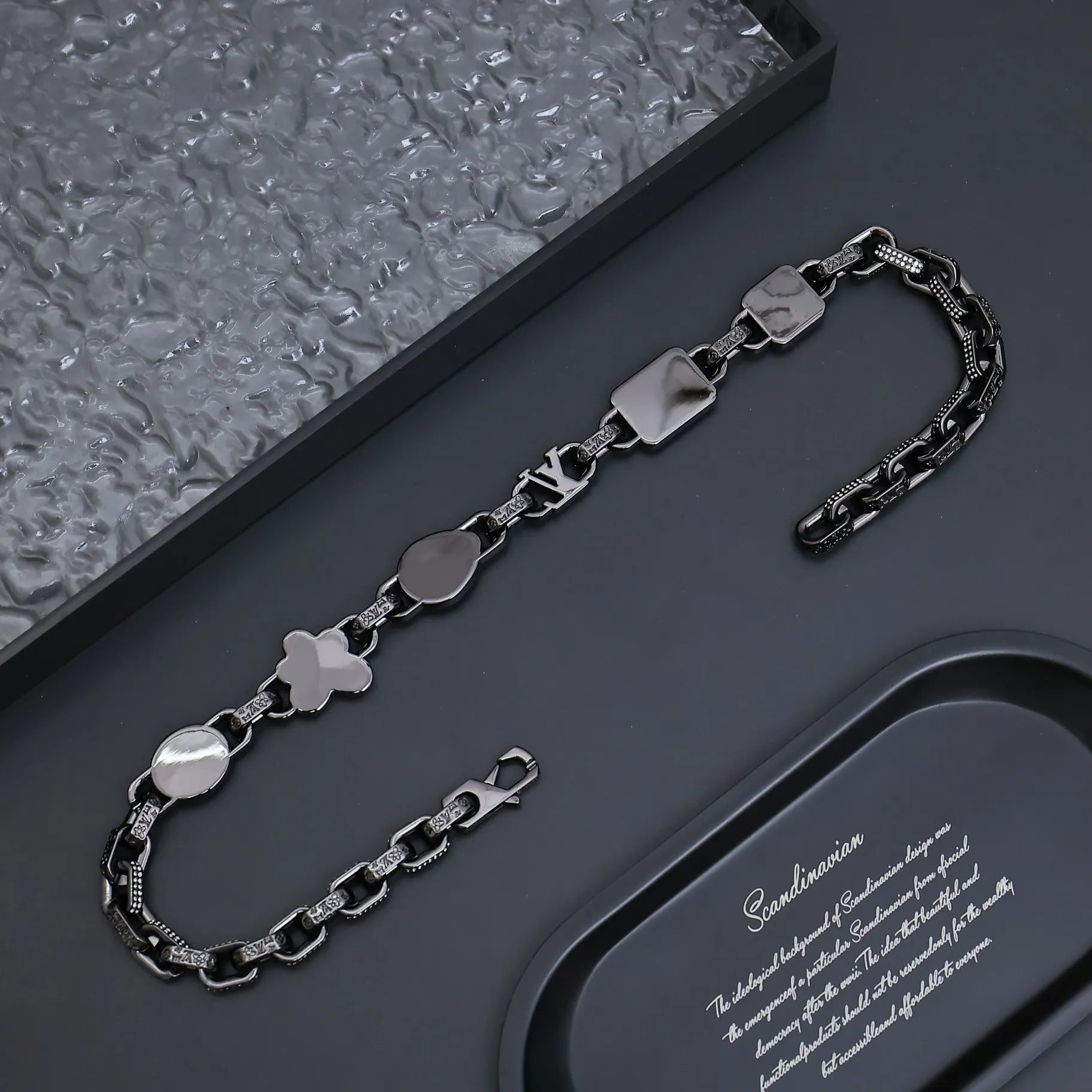 【LOUIS VUITTON】ネックレス、新しいネックレス万能シンプルファッションオーナメント 240728
