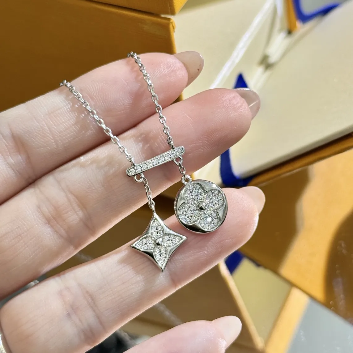 【LOUIS VUITTON】ネックレス、新しいネックレス万能シンプルファッションオーナメント  2472