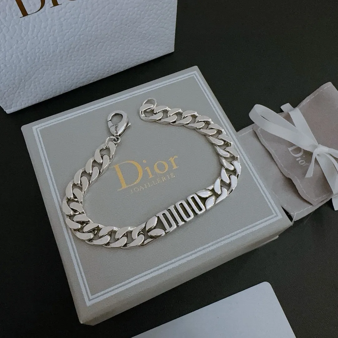 【DIOR】ブレスレット、ファッションシンプルなスタイル 240812
