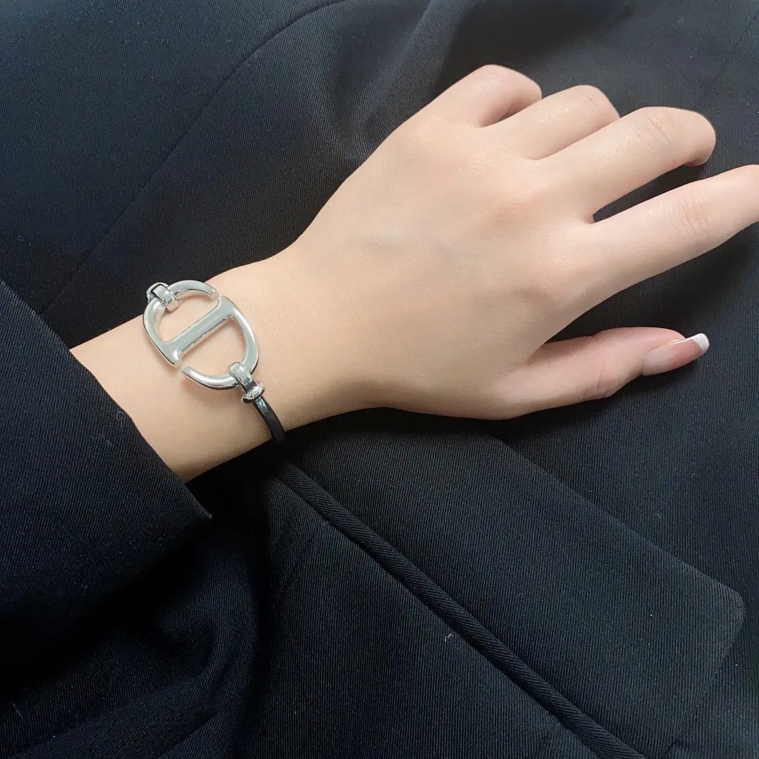 【DIOR】ブレスレット、ファッションシンプルなスタイル