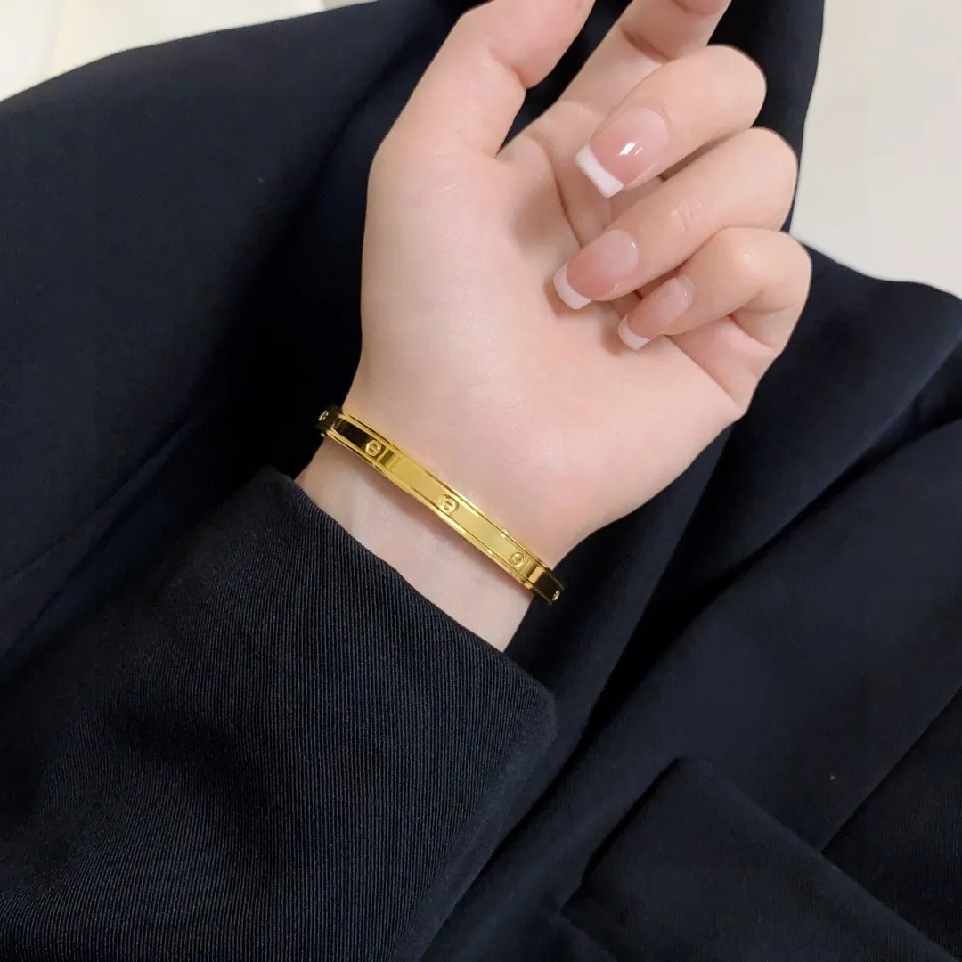 【CARTIER】ブレスレット、ファッションシンプルなスタイル 240729