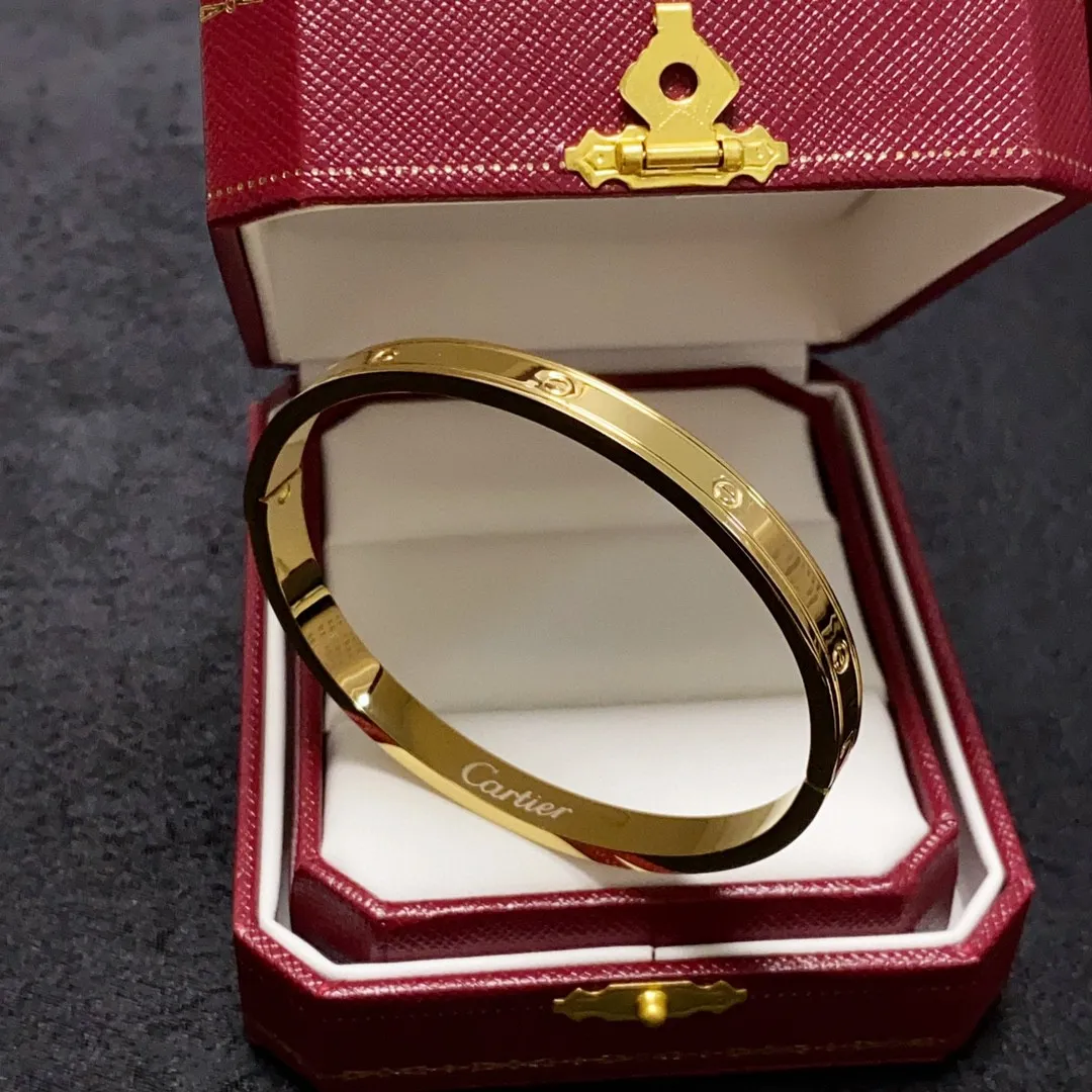 【CARTIER】ブレスレット、ファッションシンプルなスタイル 240729