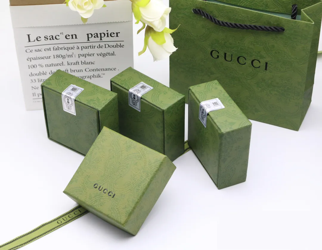 GUCCI エナメル インターロッキングG ブレスレット