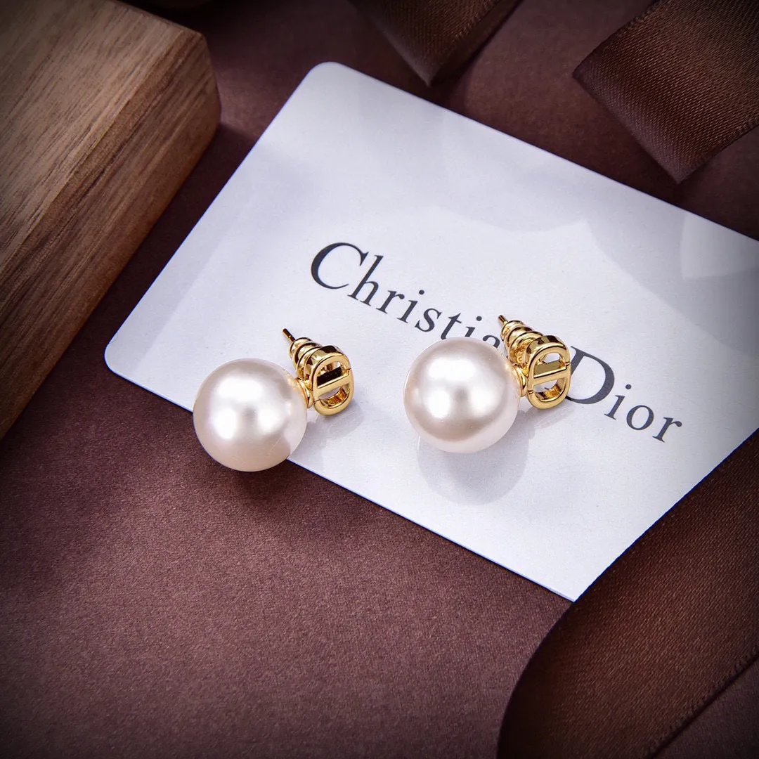 【DIOR】ディオール  ファッションスタイルのイヤリング