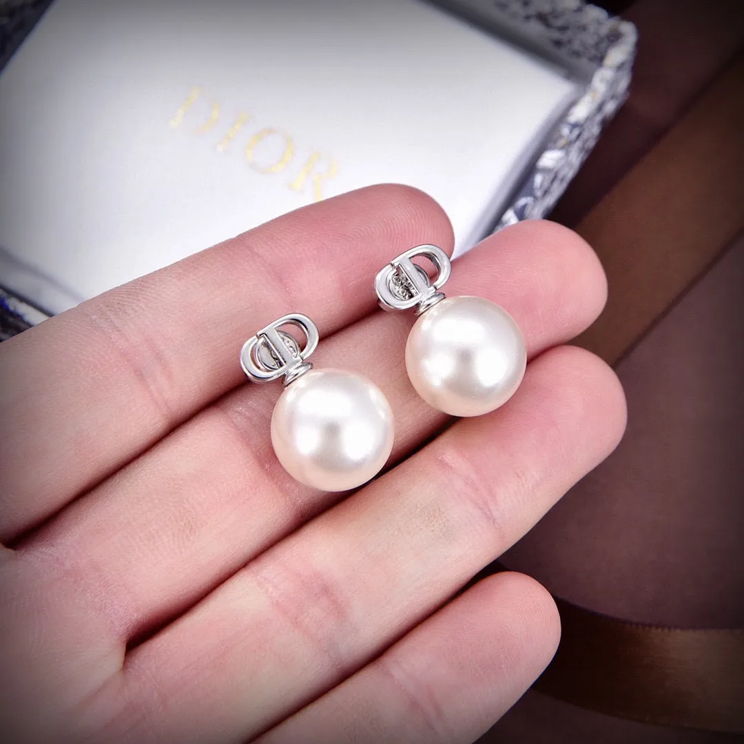【DIOR】ディオール  ファッションスタイルのイヤリング