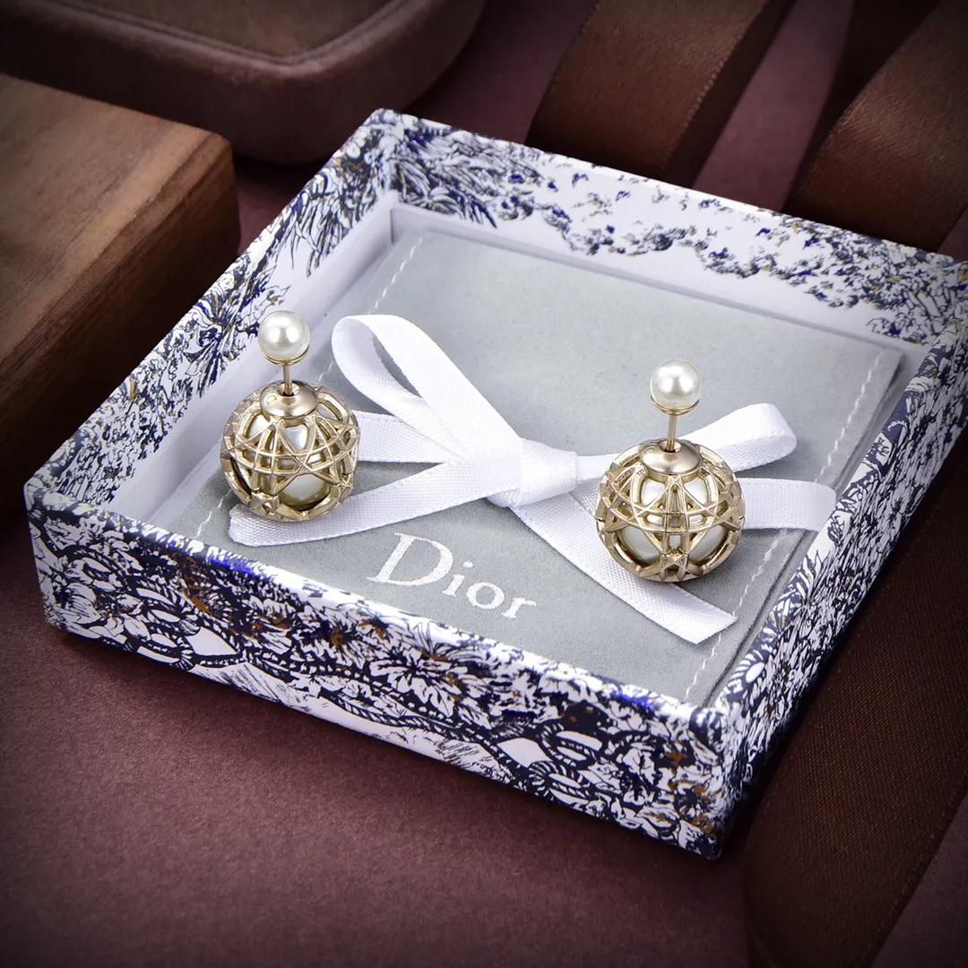 【DIOR】 ディオール ファッションスタイルのイヤリング