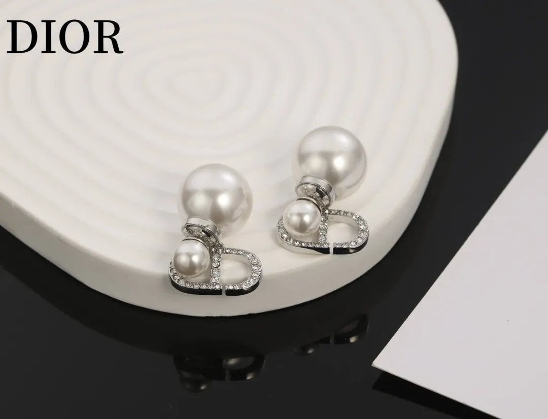 【DIOR】 ディオール   ファッションスタイルのイヤリング