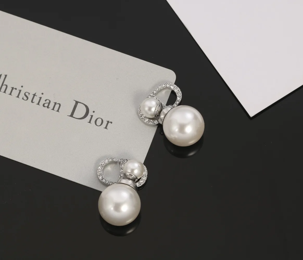 【DIOR】 ディオール   ファッションスタイルのイヤリング