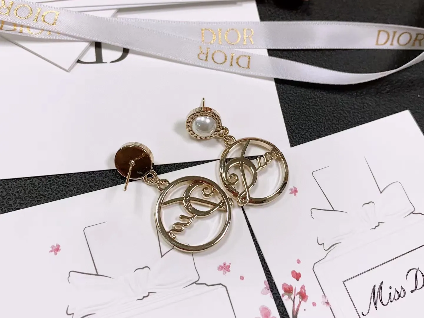 【DIOR】ディオール  ファッションスタイルのイヤリング