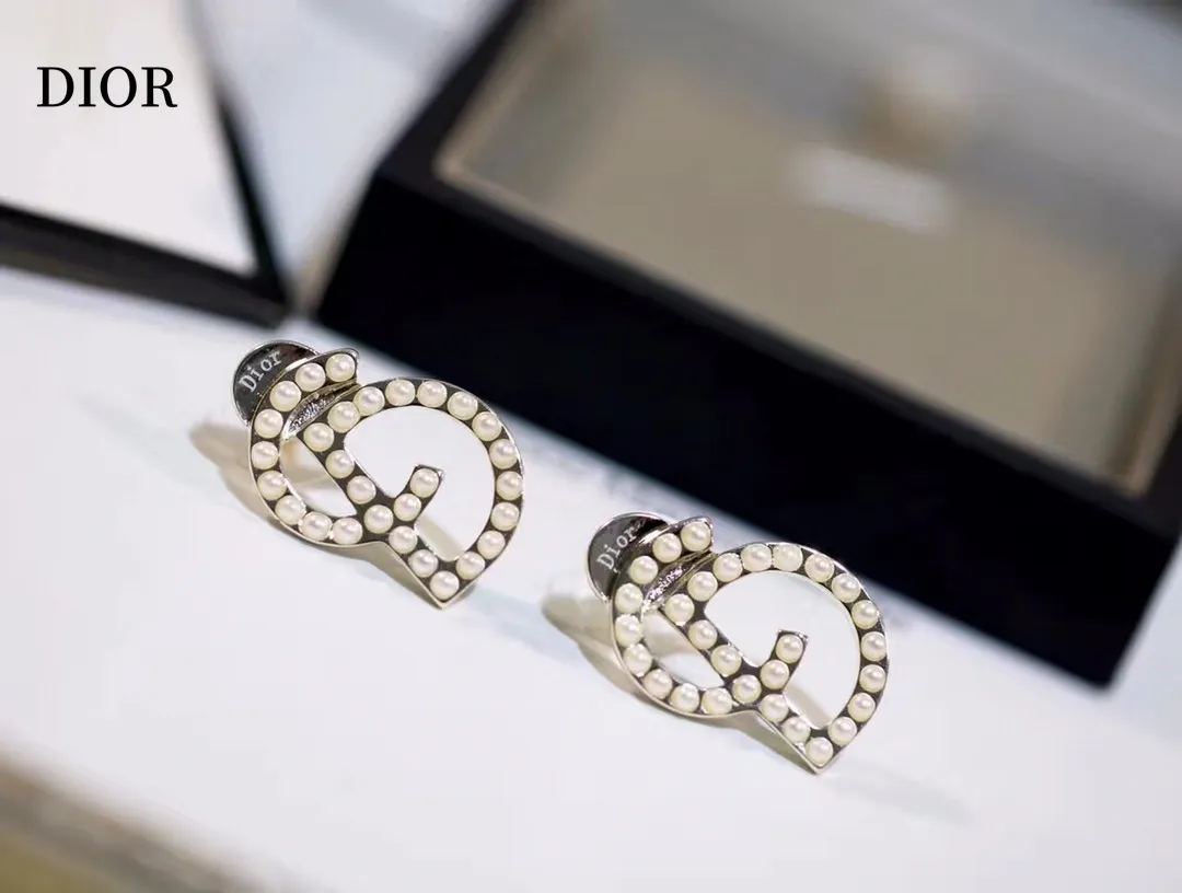 【DIOR】 ディオール  ファッションスタイルのイヤリング