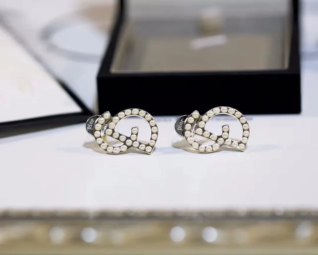 【DIOR】 ディオール  ファッションスタイルのイヤリング