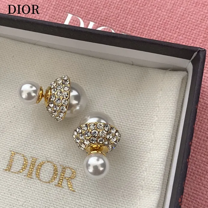 【DIOR】 ディオール  ファッションスタイルのイヤリング